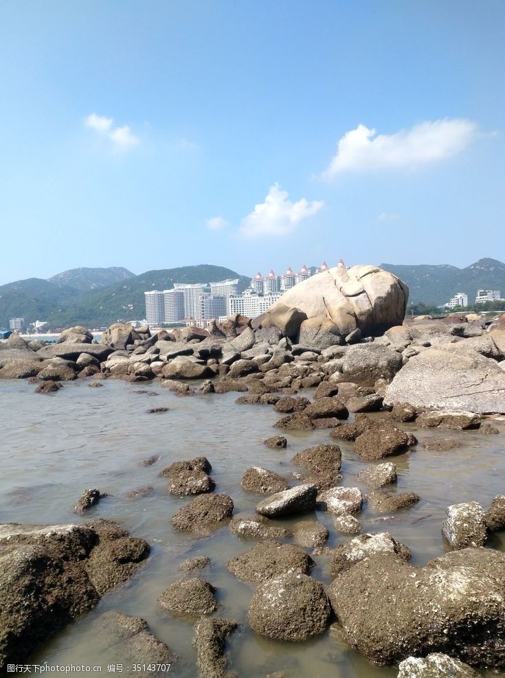 广东汕头海边礁石