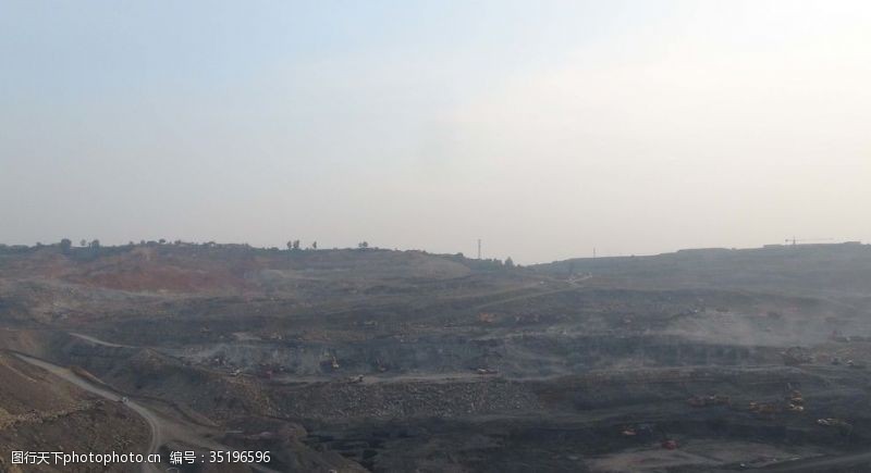 露天煤矿生产现场