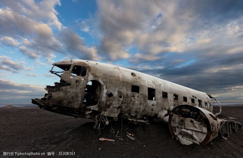 残损飞机残骸摄影
