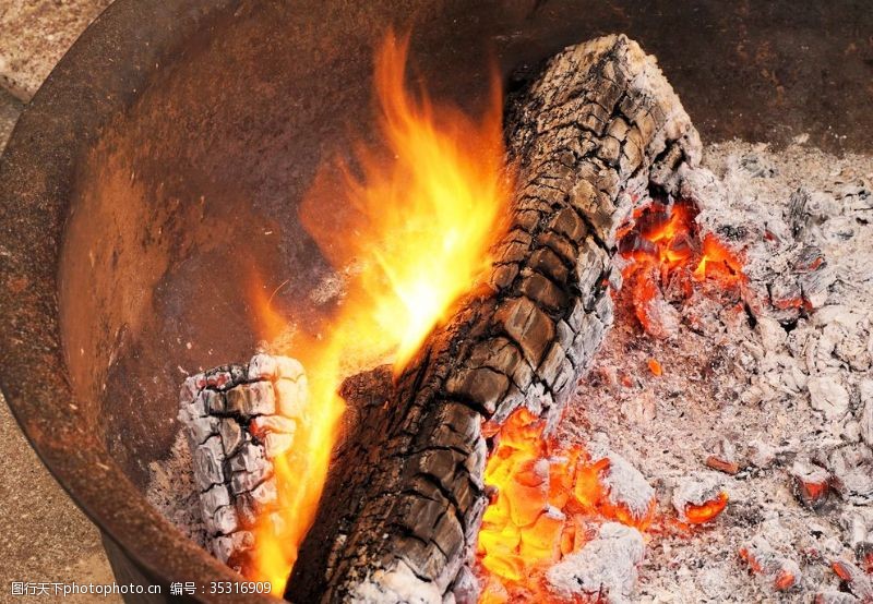 木柴烧火烧烤