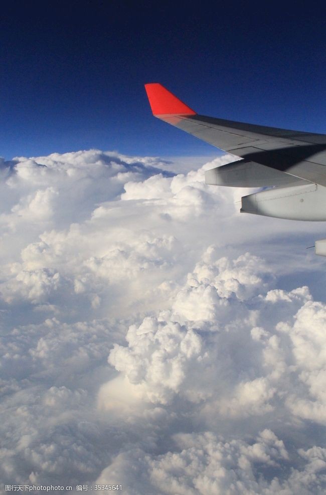 旭日拍摄飞机云朵