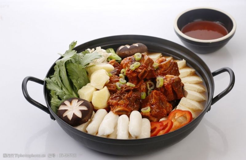 韩式年糕火锅年糕炖牛排火锅