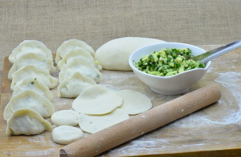 鸡年年历饺子制作