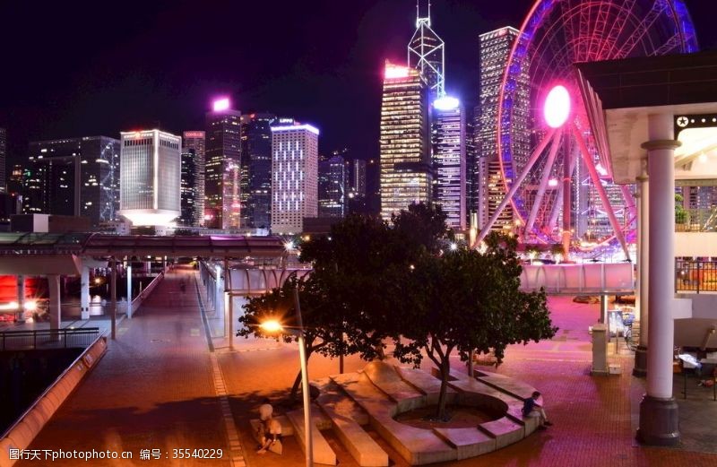 维多利亚港的夜景五光十色的香港