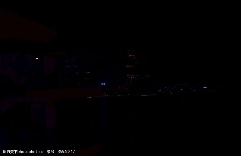 维多利亚港的夜景漆黑的香港