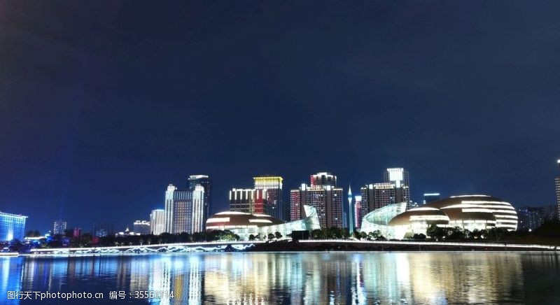 林心如郑州艺术中心夜景