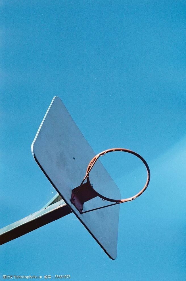 孤寂篮球框