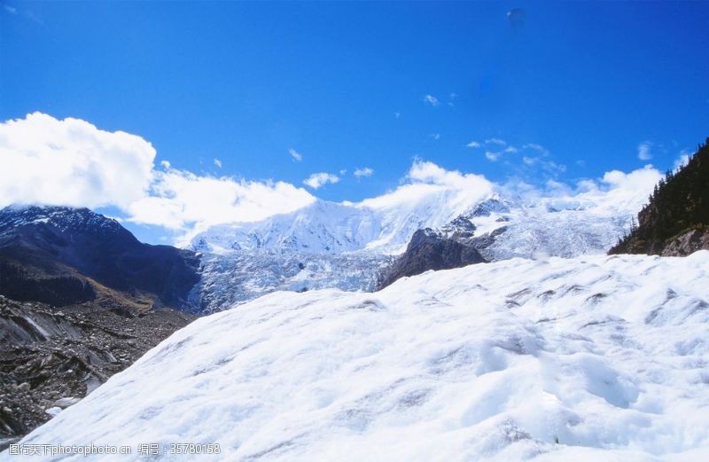西藏旅游海报雪山