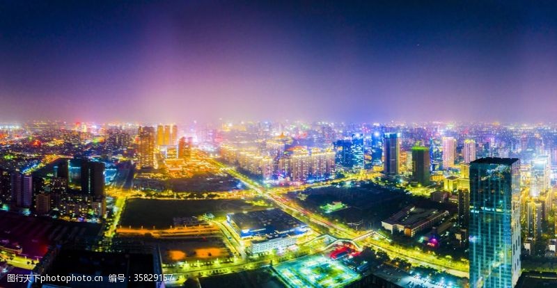 楼道停放城市夜景