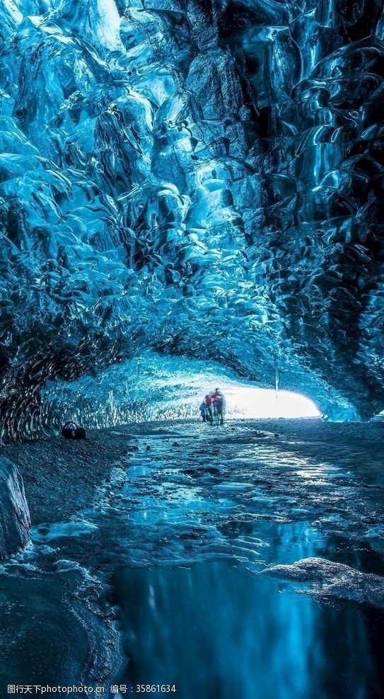 自然探险冰洞