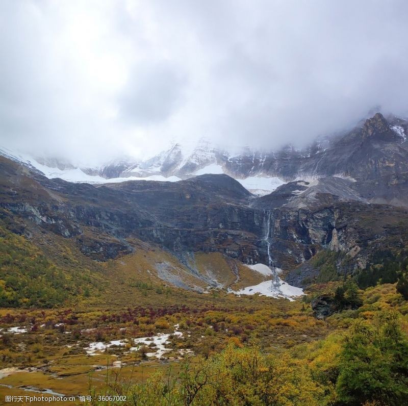 白榉色亚丁山