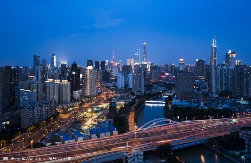 高空俯拍上海城市高架桥风光