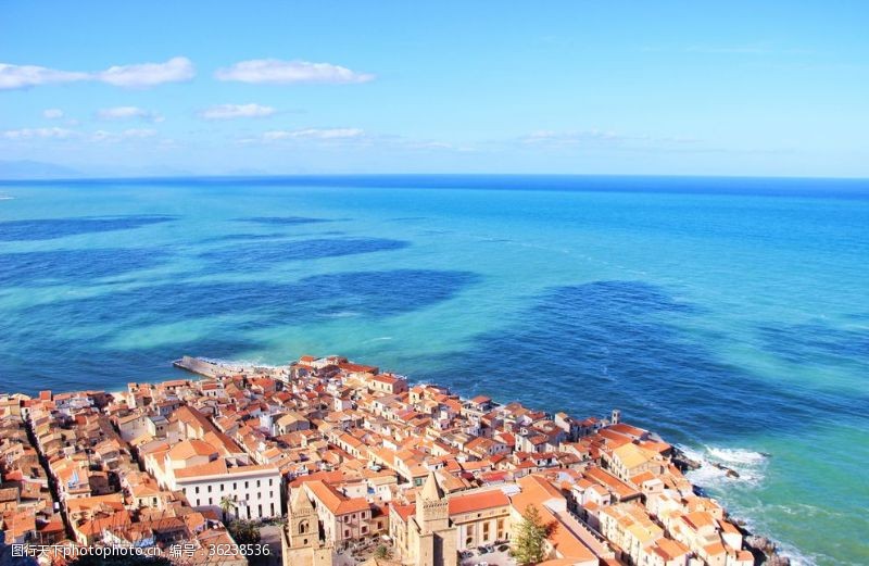 高空俯拍意大利西西里岛切法卢风景