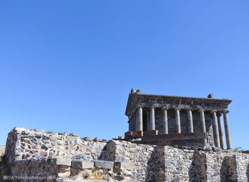 高空俯拍亚美尼亚加尼神庙