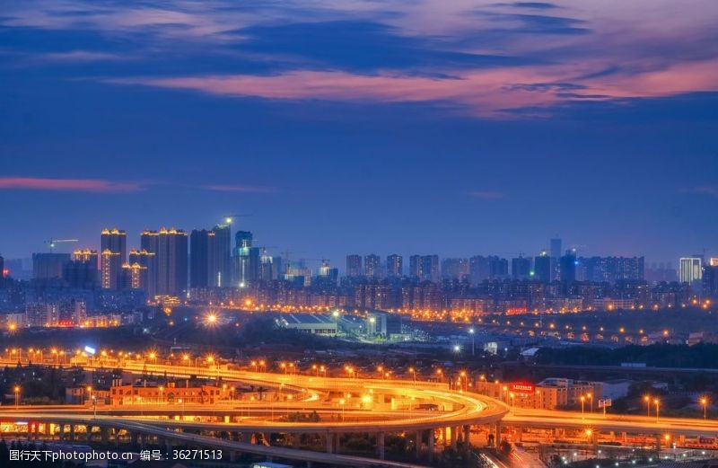 俯瞰武汉夕阳下的武汉中央商务区夜景