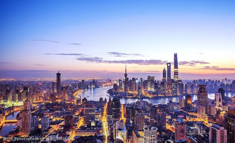 光明一方上海金融中心早上天际线