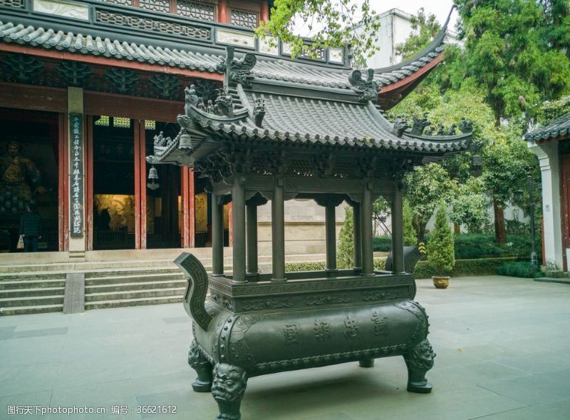 杭州西湖景点寺庙里的香炉