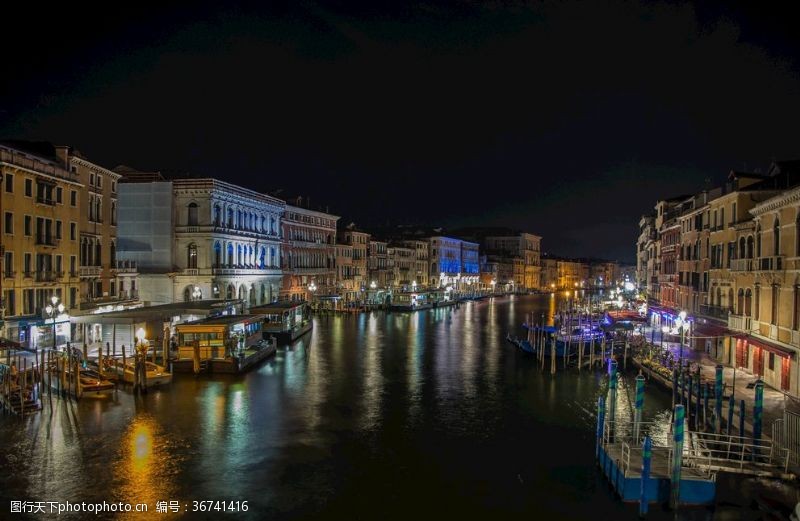 构图唯美威尼斯城市的夜景