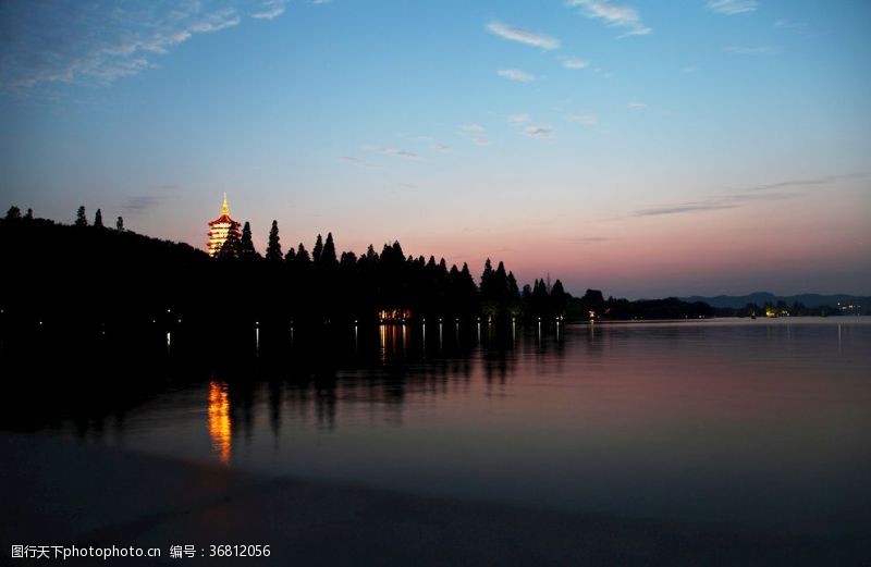 杭州西湖景点雷峰塔美丽夜景
