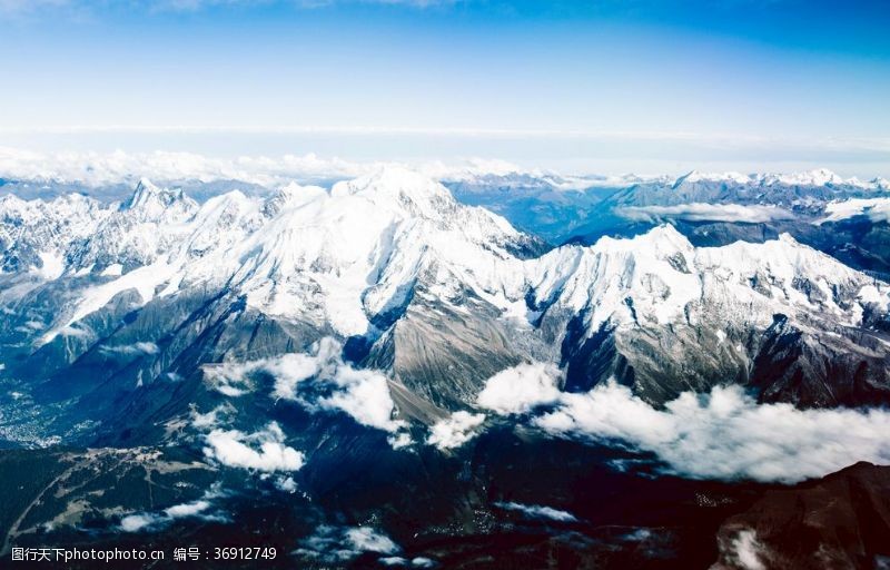 高清景观俯视图连绵的雪山全景摄影