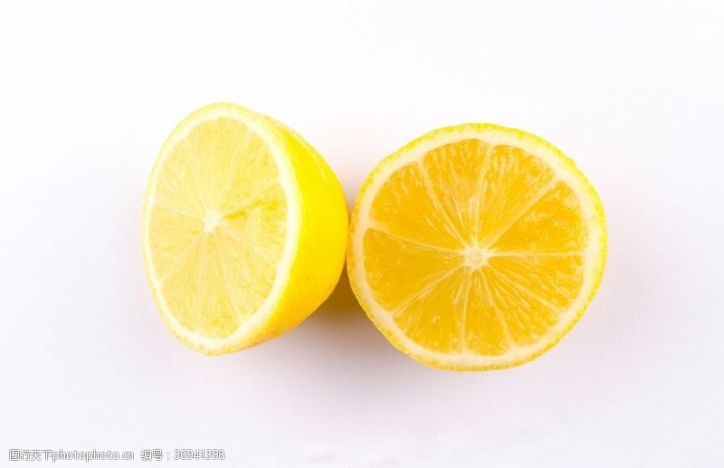 新的切开的柠檬