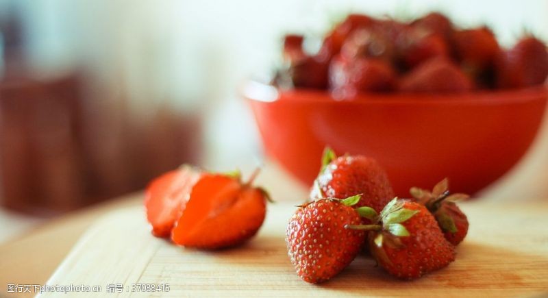 健康食品草莓蓝莓浆果果汁