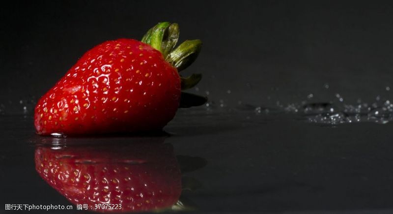 新鲜食品草莓蓝莓浆果果汁