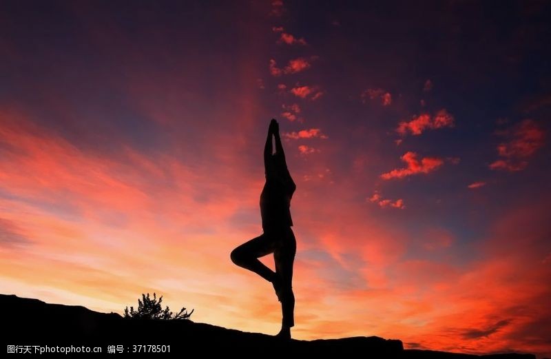 瑜伽练习运动的女性背景