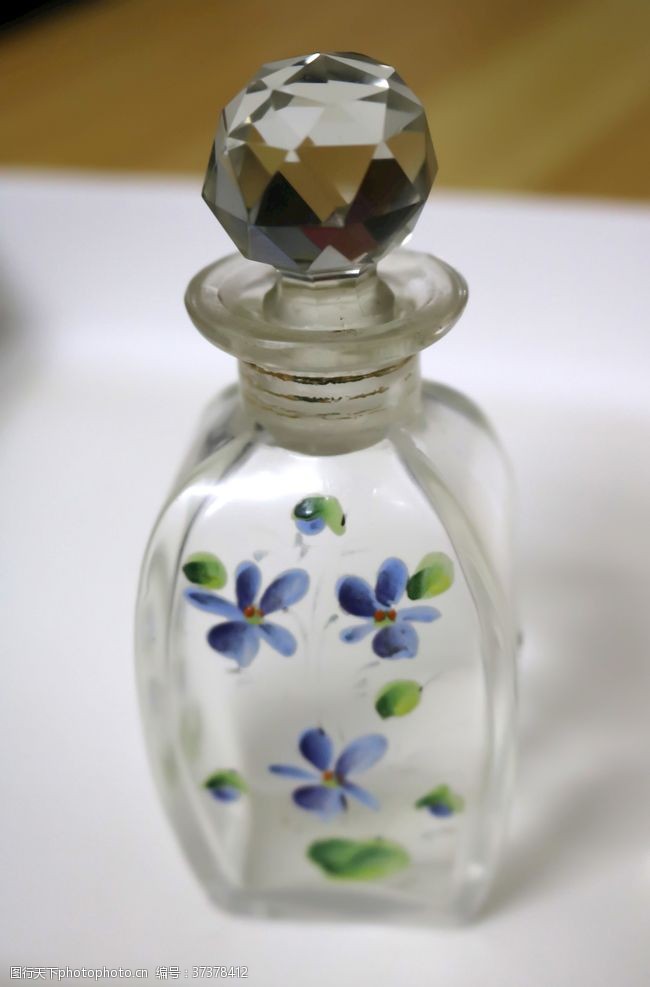 近代民国时期的古董法国水晶香水瓶