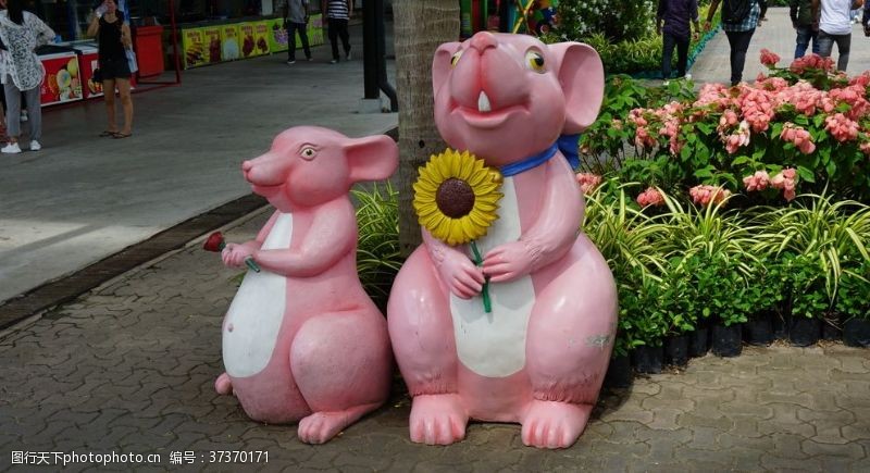 生肖猪卡通鼠雕塑