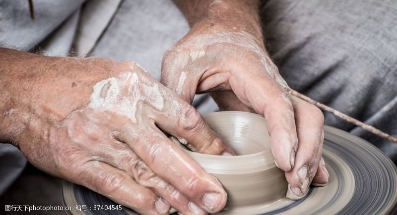 手工劳动陶瓷者的艺术