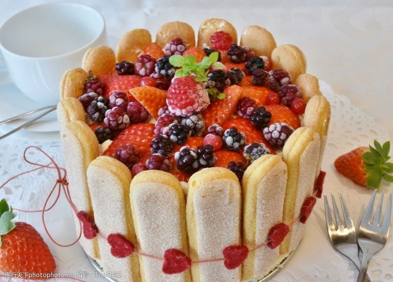 饮品素材草莓蛋糕