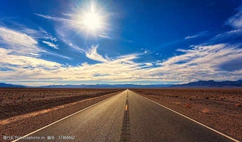 空旷的道路烈日沙漠公路