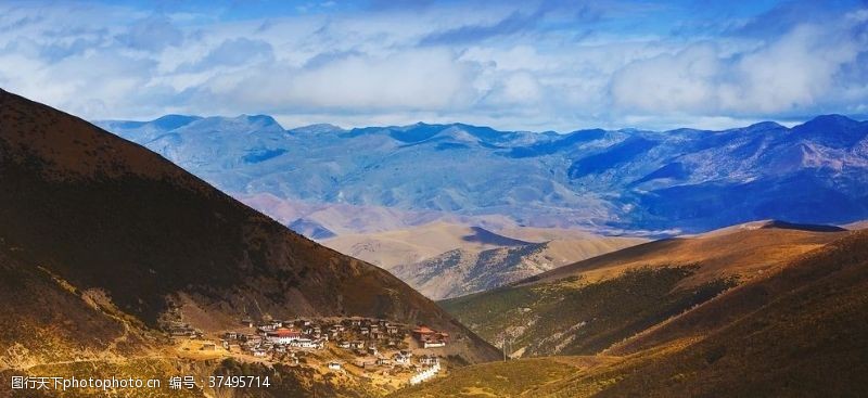 西藏旅行稻城亚丁热乌寺全景风光