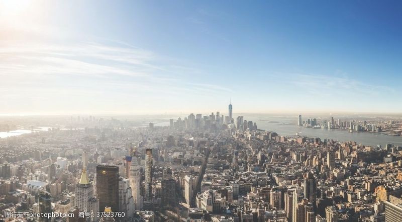 高楼林立白天的城市全景图