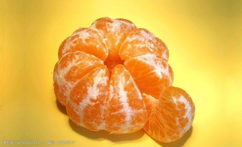 柑橘背景剥开的橘子