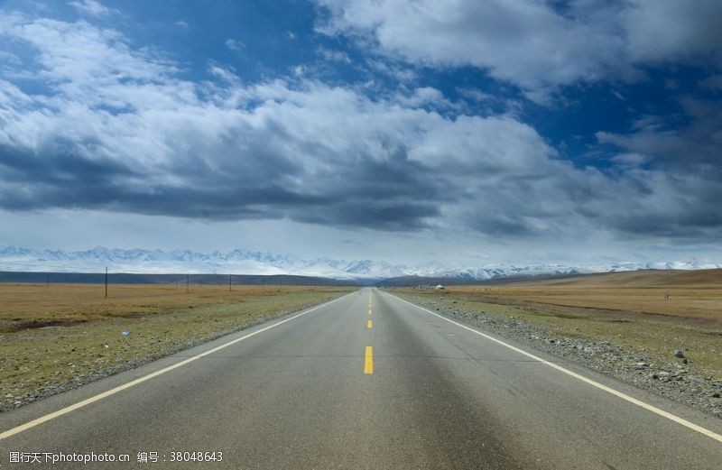 高速路广告西藏公路自然风光