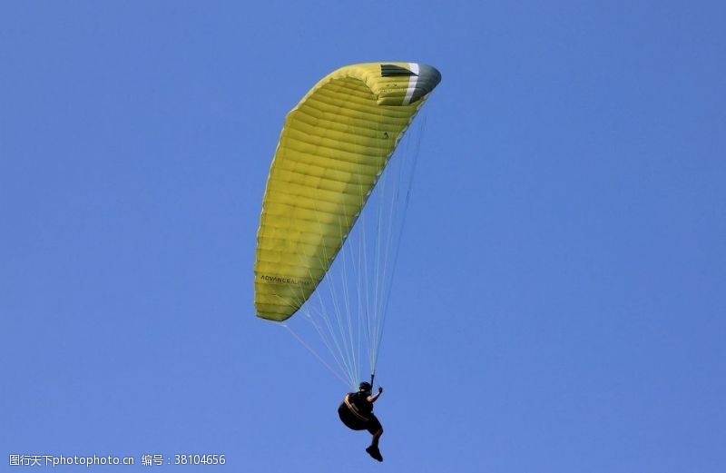 天空跳伞滑翔伞