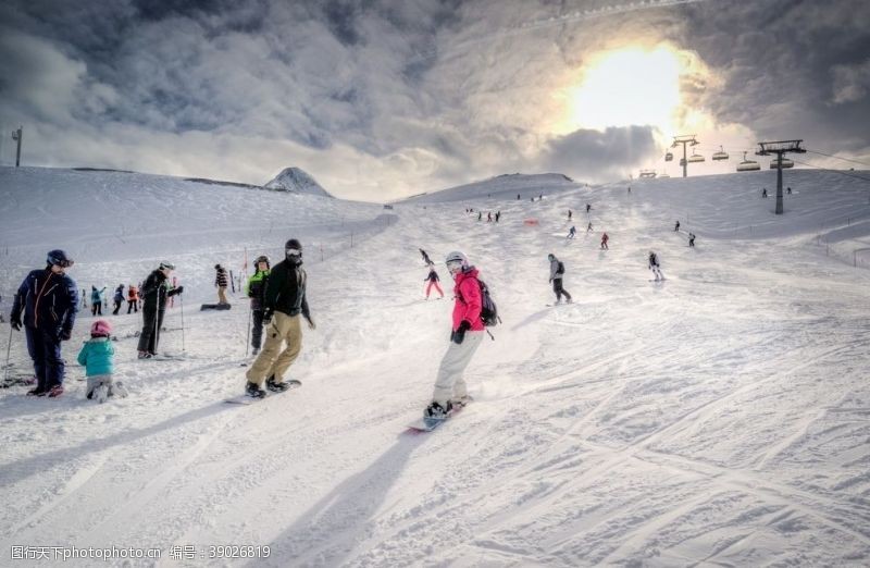 登山宣传滑雪图片