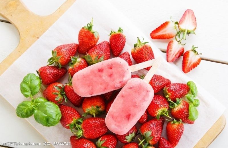 薄荷叶草莓冰棍