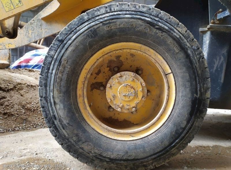 泥泞轮胎