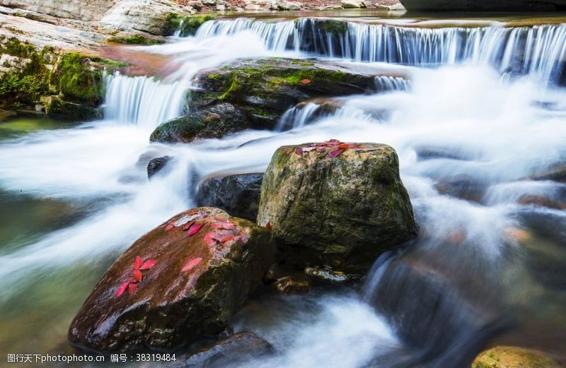 瀑布溪流水山流水