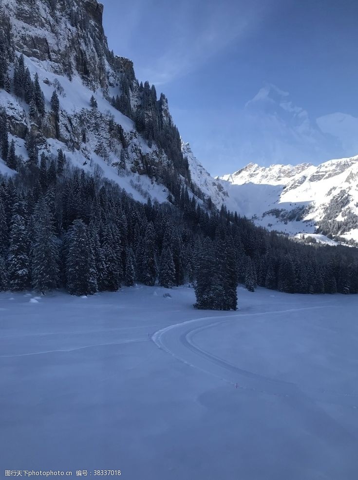 阿尔卑斯山风光雪山下雪景风光