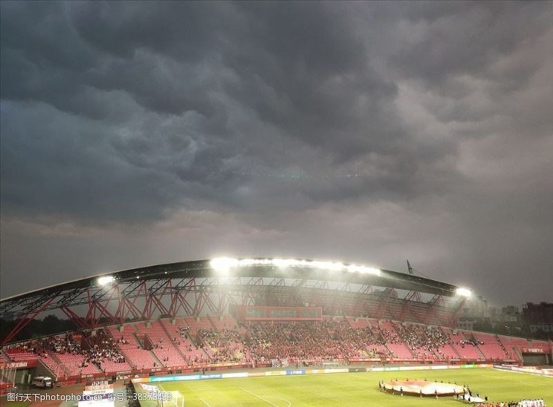 中国足球下雨天