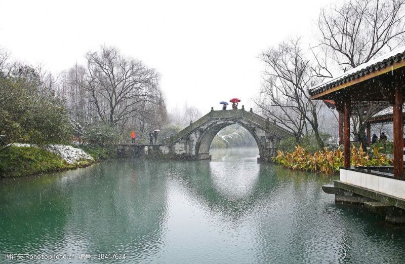 雷雨西湖雪景