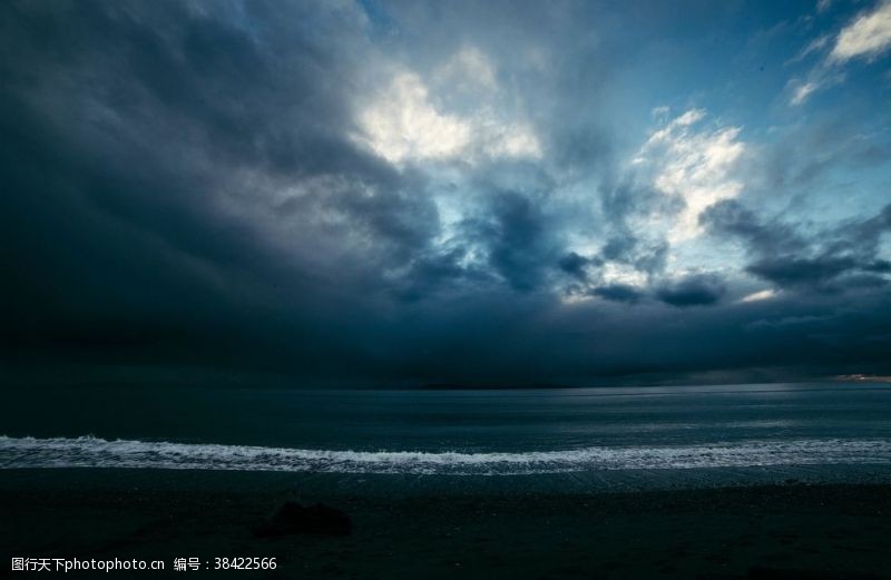 暴雨蓝色的海洋