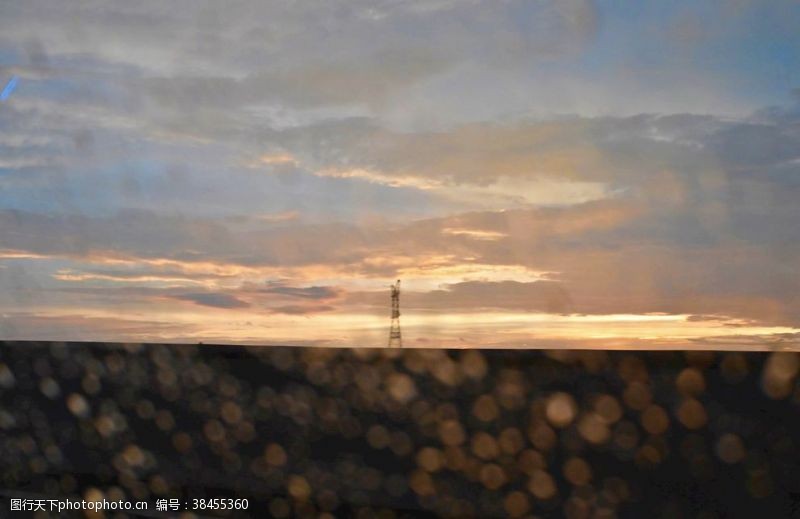 雨天窗外雨后窗外傍晚晚霞