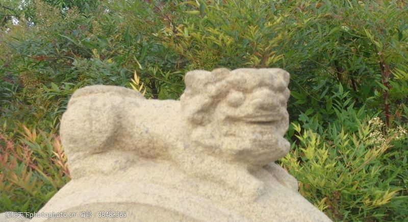 纹饰雕塑石狮子