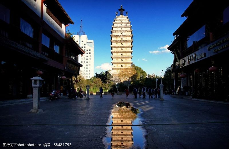 民族红花东西寺塔