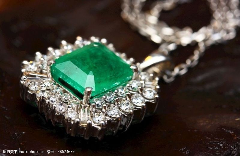 奢华珠宝钻绿宝石